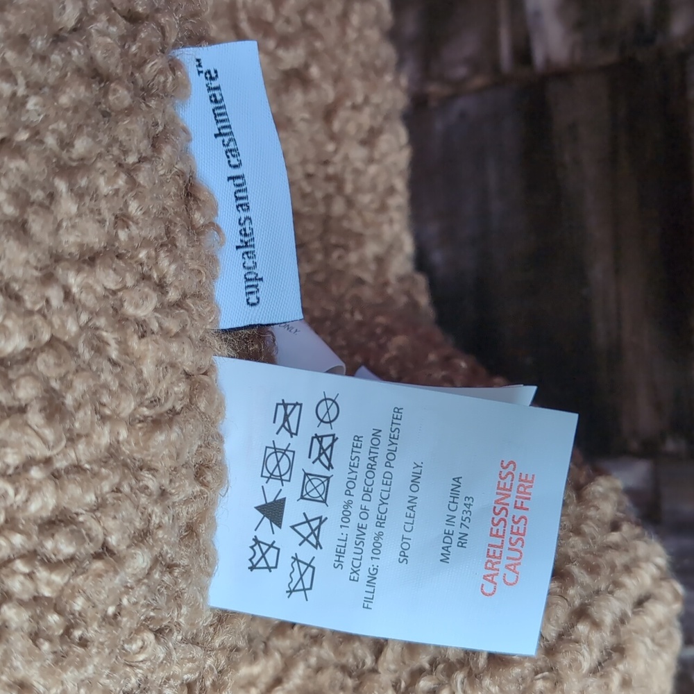 ❌SOLD❌Viral 🎥 Cupcakes & Cashmere 3 pk Christmas Gingerbread Pillows, Faux Fur - Picture 8 of 8